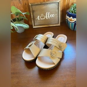 Classic Editions women’s sandale size 10